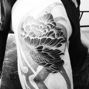 #Trachic Tattoo : Private tattoo studio in Brussels. #illustrative work #cover tattoo #black work #fine art #best tattoo Brussels #tattoo artist #flower tattoo #dark tattoo