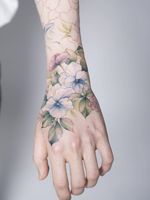 Hydrangea hand tattoo by Silo #Silo #tattooistsilo #flower #hydrangea #handtattoo - Top 10 Cities to Get Tattooed In #Seoul #tattooidea #tattoo #tattooart #vacation #travel #top10 #top10cities #gettattooed
