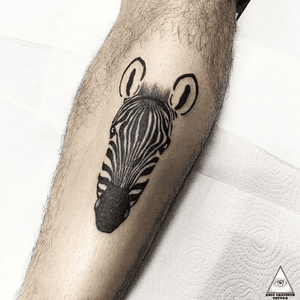 Mais uma tatuagem do @pedrodiniz Dessa vez foi a hora de eternizar a paixão pela África na pele. MARQUE SEU AMIGO(A) ,CURTA E COMENTE. Informações e agendamentos: (11)9.9377-6985 . . . . . #ericskavinsktattoo #africa #zebra #safari #animal #tatuagem #tattoo #tatuadorbrasileiro #blackandwhite #tattoo2me #alphaville #alphavilleearredores #granjaviana #tattsketches #tattoopins #picoftheday #love #followme #like4like #domingo