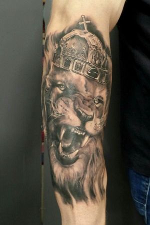 #liontattoo #roaringlion #tattoooftheday #blackandgreytattoo #blackandgrey #realistictattoo #berlintattoo #berlin  #notbob 