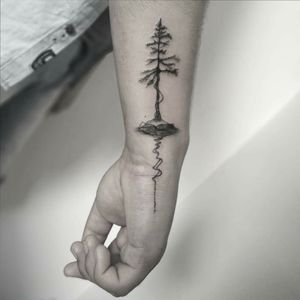 Árvore. @anagoncalves.tattoo 