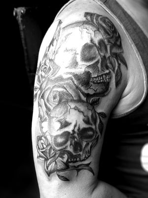 #blackandwhite #arm #mann #man #tattoo #artist #schädel #rose #coverup #germantattooer#natur #follow #followforfollower #blackandgrey#instatattoo #instgood #artist#instatattoo #tattoodo #tattoodoambassasor 