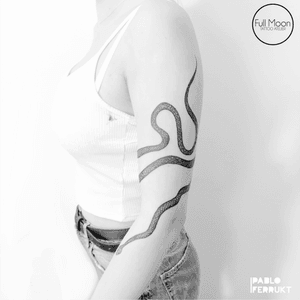Freehand snake for @chococaramellll ! #thanks so much! Appointments at email@pabloferrukt.com or DM....#tattoo #tattoos #tat #ink #inked #tattooed #tattoist #art #freehandtattoo #copenhagentattoo #geometrictattoos #blackworktattoos #tatted #instatattoo #bodyart #tatts #tats #amazingink #tattedup #inkedup#berlin #berlintattoo #traditionaltattoos #blackworkers #berlintattoos #black #schwarz  #tattooberlin #oldschooltattoo