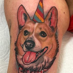 Татуировка собаки от Сэди Гловер #Сэди Гловер #верхняя рука #рука #корги #бабочка #день рождения #вечеринка #собачьи татуировки #собака #собаки #портрет питомца #животное #лучший друг #домашнее животное #собака
