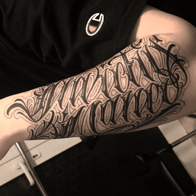 “Invictus maneo” lettering #tattooartist #inked #lettering #chicano #cursive #invictusmaneo 
