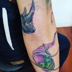 Third wave of #supervillains threatening my #Spiderman tattoo made by artist #Andrezor  #santiago #chile #SantiagoChile #GreenGoblin #Rhino 