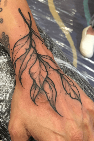 tattoed freehand leaves from roc city tattoo expo 2019