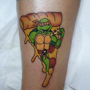 Tatuaje de la tortuga ninja (Miguel Angel) a full color.