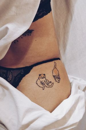 Cat Lover#cat #catlover #cattattoos #minimal #mininaltattoos #lines #lineworktattoo #linework #colours #disegno #tattoos #tattooart #tattoolover #girlswithtattoos #bishop #bishoprotary #dynamicink #skg #thessaloniki #greekTattooArtist 