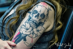 Was my first tattoo by Arthur Mouton (From Charleroi in Belgium; instagram: arthur_tete_de_mouton), tattooed in june 2016. #trashpolka #trash #belgium #black #blackandred #tattoo #arm #armtattoo #art #dot #graphic #graphictattoo #skull #flower #girl #girlwithtattoos #inkedgirl  