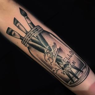 Tatuaje artístico de Katie Gray #KatieGray #traditional #black grey #glass #masonjar #brush #paintbrush #overarm #arm #tattooforartists #artistictattoos #fineart #art #artistic #create #creative #unique