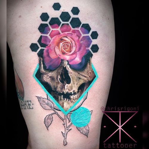 Colorful tattoo by Chris Rigoni #ChrisRigoni #upperleg #leg #thigh #skull #realism #abstract #newschool #rose #leaves #colorfultattoo #colorful #color #vibrant