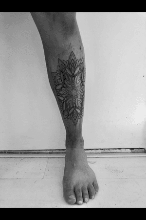 #mandala #mandalatattoo #mandalas #mandalastyle #linework #leg #tattooapprentice 