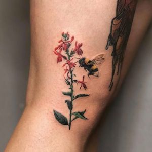 #flower and #bee tattoo by Monikka#colortattoo