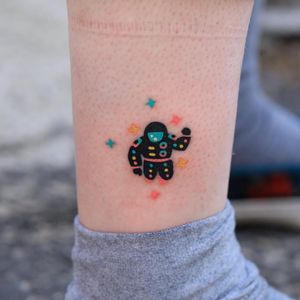 Colorful tattoo by Zzizzi #Zzizzi #handpoke #ankle #lowerleg #leg #nonelectrictattooing #stickandpoke #astronaut #stars #space #colorfultattoo #colorful #color #vibrant