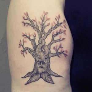 #Winterfell tree by Sue #blackandgreytattoo 