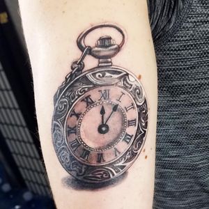 Timepiece #tattoo #blackandgreytattoo #realismtattoo #pocketwatchtattoo #realism #clocktattoo #tatuaje #queerartist #girlslikeus #lgbt #transartist #transisbeautiful #fucktrump #chicago