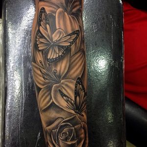 FLOWER WITH BUTTERFLY TATTOO BLACK AND GREY