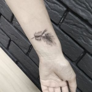 Small lite feather with heart inside for Vita.▪#тату #перо #trigram #tattoo #feather #inkedsense #tattooist #кольщик