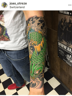 done with the green koi, #joao_otreze #tattoo #japanesetattoo #koitattoo #koifish #keepitsimple #zurichtattoo #tattoozurich #hautrock #haarrock #switzerland #zurichcity