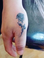 Flower blackngray #blackandgraytattoo #finelinetattoo #tattoostudio #girltattoos 
