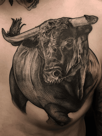 Black & Grey Bull #bull #tattooartist #blackandgrey #blackandwhite #chesttattoo #berlintattoo 