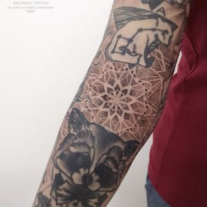 #mandalatattoo #tattoo #tattooartist #dotwork #geometrictattoo #ornament #ornamentaltattoo #ksennie_tattoo 