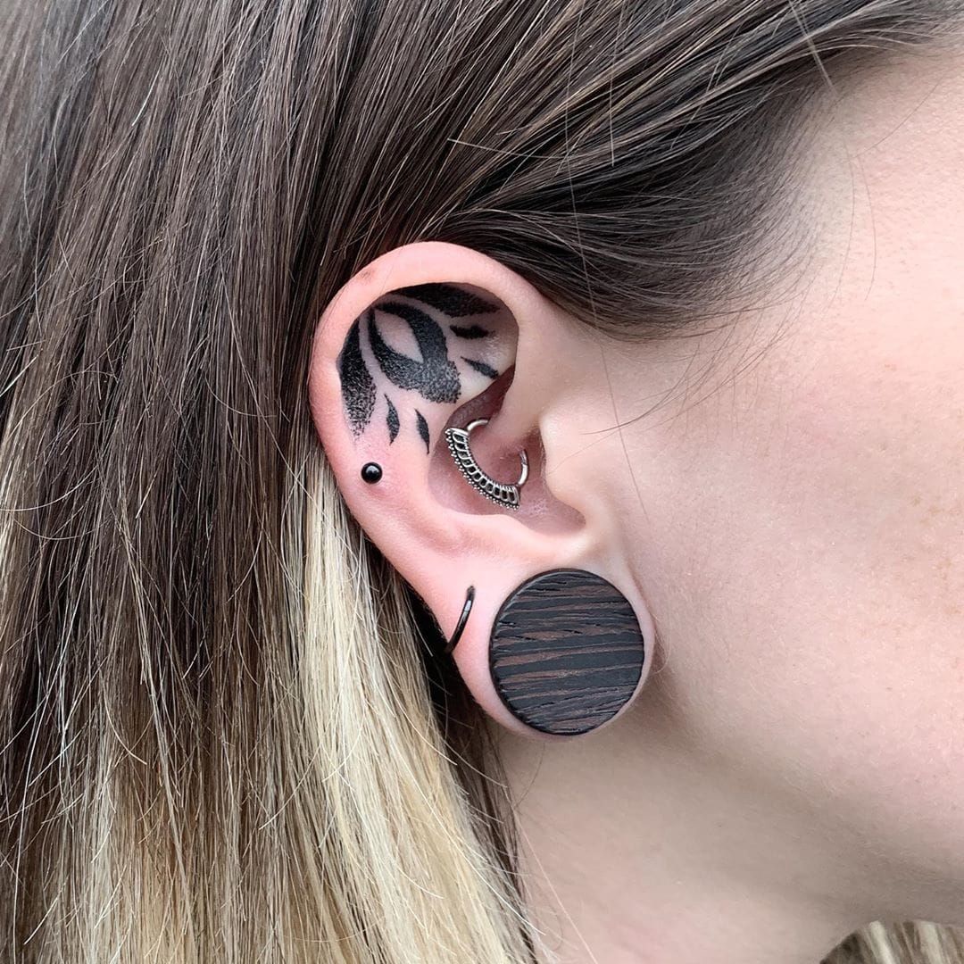 45 ideias de tatuagem na orelha para sua próxima tatuagem  Ear lobe tattoo  Behind ear tattoos Ear