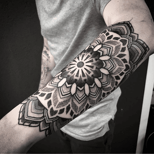 Done by Andy van Rens @swallowinktattoo @balmtattoo_benelux  #tat #tatt #tattoo #tattoos #tattooart #tattooartist #blackandgrey #blackandgreytattoo #geometric #geometrictattoo #omfgeometry #dailydotwork #geometrip #graphic #graphictattoo #graphicdesign #mandala #mandalatattoo #inked #art #dotwork #dotworktattoo #ink #inkedup #tattoos #tattoodo #ink #inkee #inkedup #inklife #inklovers #art #bergenopzoom #netherlands