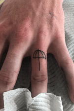 Unbrella on the finger 