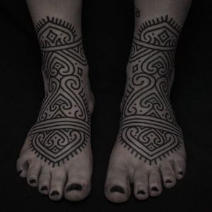 Foot tattoo by Clinton Lee #ClintonLee #blackwork #linework #tribal #neotribal #foot #dotwork #pattern #ornamental  #tattoodo #tattoodoapp #tattoodoappartists #besttattoos #awesometattoos #cooltattoos