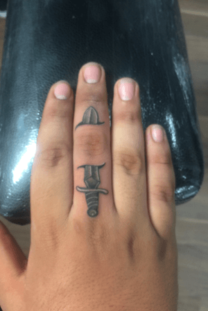 First Tattoo. Artist: Carlos García. Ritual, plaza 727 Escobedo, Monterrey, N.L. #finger #Ritual #Monterrey 
