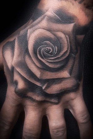 Rose by @hobotattoo