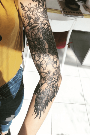 #tatouage #tatouages #tatoo #tattooart #mandala #mandalatattoo #mandalatattoos #tatouagemandala #flowertattoo #flowers #flower #bird #birds #birdtattoo #geometric #geometrictattoo #Black #blackandgray #blacktattoo 