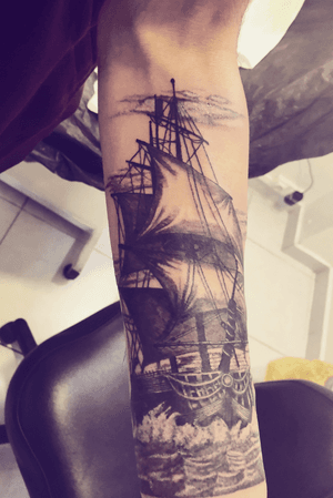 #tatouage #tatouages #tatoo #tattooart #tattoo #bateau #bateaux #boat #boattattoo #boattattoos #voilier #blackandgray #arm #armtattoo #armtattoos #armtatoo 