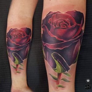 Rose done few days ago #tattoo #ink #inked #tattooist #tattooartist #art #photo #contrast #rose #one #dark #realism #rafalbaj #red #green #forearmtattoo #color #poland #katowice #dabrowagornicza #rockandrolltattoo