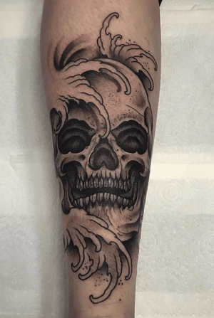 Skull with some narley Japanese waves by @bharpertattoo