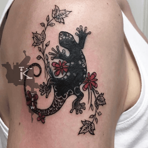 By Kirstie Trew • KTREW Tattoo • Birmingham, UK 🇬🇧 #illustrative #lizard #floral #tattoo #birminghamuk #