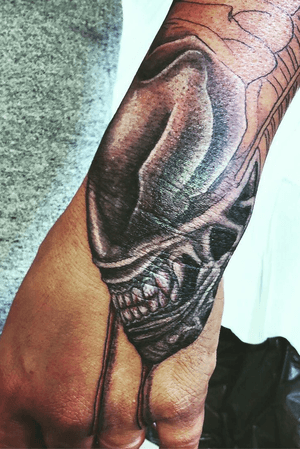 Alien #alientattoo #alien #tatouagealien #Xenomorphtattoo #Xenomorph #tatouage #tatoo #tattooartist #tattooart #blackandgreyrealism #blackandgray 