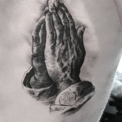 Instagram: @rusty_hstDurer praying hands#prayinghands #religiouspiece #durer #art #blackandgrey #realism #realistictattoo #hands #praying #religious #religioustattoo