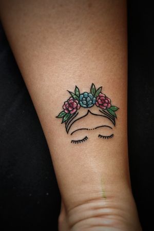I am my own muse, I am the subject I know best. The subject I want to know better. – Frida Kahlo#frida #fridakahlotattoos #fridakahlo #tattoo #tattooartists #tattooart #art #colourtattoo #minimal #minimaltattoo #stattoo #tinytattoos #bishop #bishoprotary #linework #artwork #tattooedgirls #GirlsWithTattoo 
