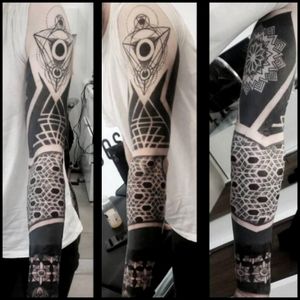 Geometric sleeve...half stencil, half free hand... #geometric #tattoo #tattooartist #blackwork #lineworktattoo #tätowierung #tattooinberlin #berlin #berlintattooartist #deutschland 