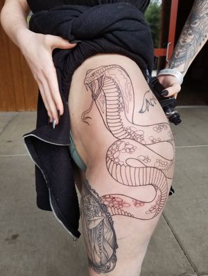 By Brandi and evolution ink in lacey  @bdavistattoos goes all around my leg, inner thigh, back of knee to ankle. Bout died so worth getting the lines done 