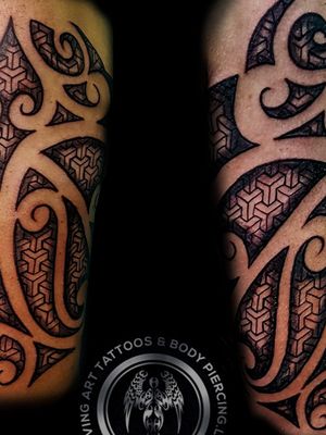 Geometric Maori half sleeve 
