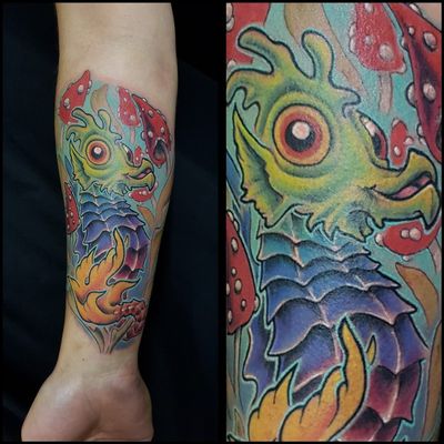 Made this psychedelic seahorse eating some sea mushrooms. #seahorse #magicmushroom #colourtattoos #newschool #neotrad #belfasttattoocollective #tattoosbygeorge #tattoolife #tattooartist 