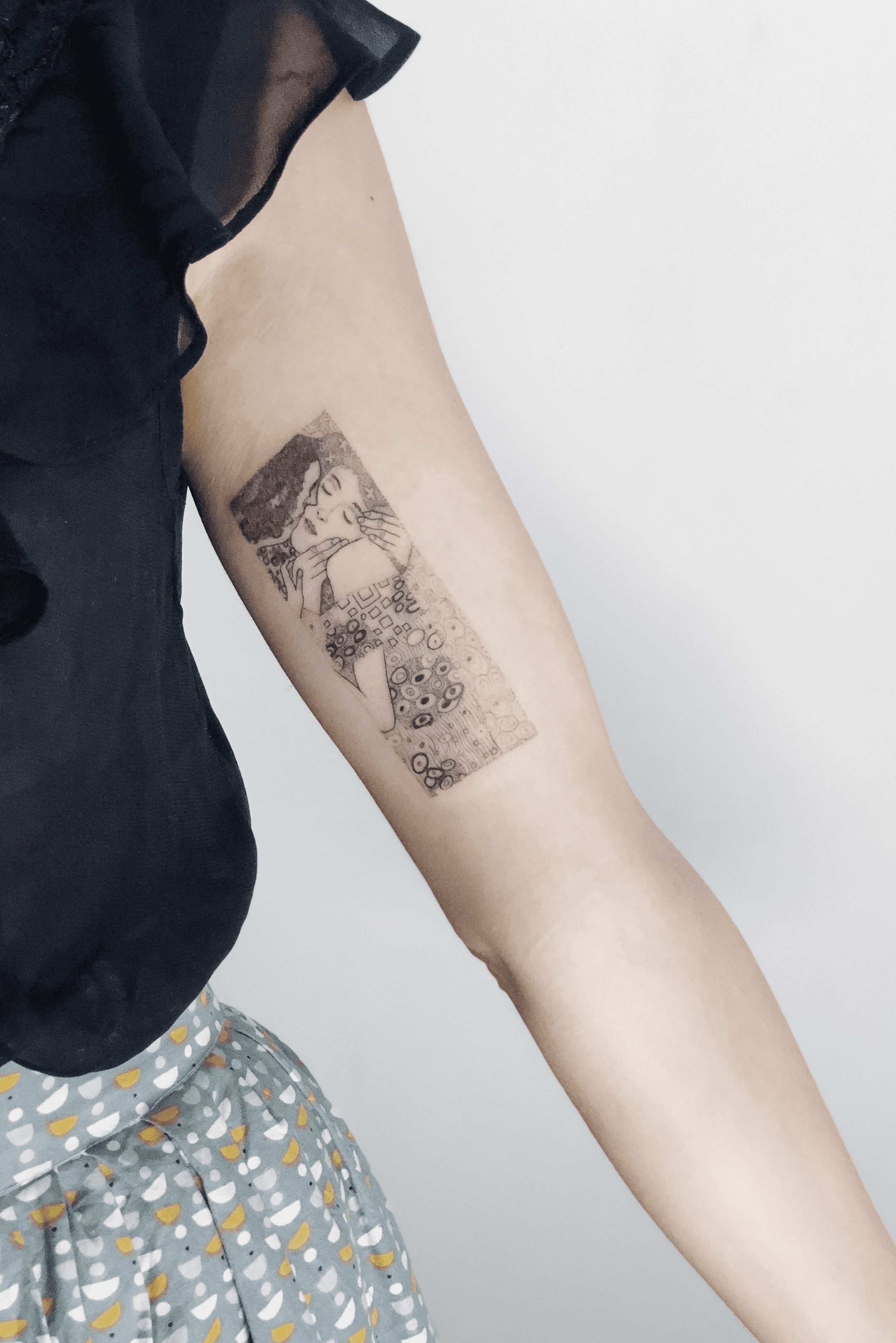 Shadow tattoo  The Kiss by Gustav Klimt  Saint  Facebook