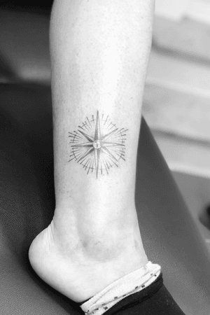 Tattoo minimalista  fine line tattoo 