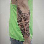 Mais uma tattoo no nosso brother Thiago! Já já não vai ter mais espaço né haha Valeu mais uma vezes pela confiança!!Faça já seu orçamento! (62) 9 9326.8279#tattoo #ink #blackwork #tattoolife #Tatuadouro #love #inkedgirls #Tatouage #eletricink  #fineline #draw #tattooing #tattoo2me #tattooart #instatattoo #tatuajes #blackink #floral #rose #rosestattoo #cross #cruz #tatuagemdelicada #tatuagemfeminina #flowerstattoo #crosstattoo #catholic 
