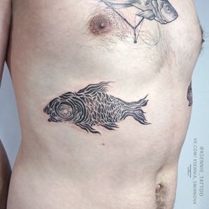 #tattoo #fishtattoo #dotwork #geometrictattoo #graphictattoo #tinytattoo #ksennie_tattoo 