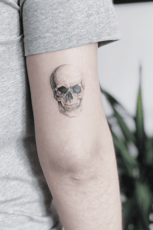 #tattoo  #minsktattoo #tomagematoma #linework #artist #bcnttt  #amsterdamtattoo  #dotwork #dotworktattoo #tattoominsk #barcelonatattoo #tattoobarcelona #bcnttt#hamburgtattoo #hamburg #berlin #bertintattoo #skull #tattooberlin #kievtattoo #kiev #skulltattoo